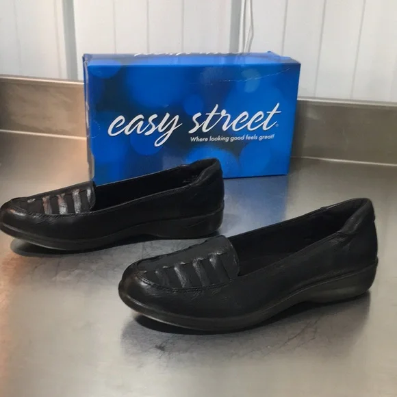 New WB Woman’s Easy Street Women’s Black Slip-On Comfort Loafers - Picture 3 of 5